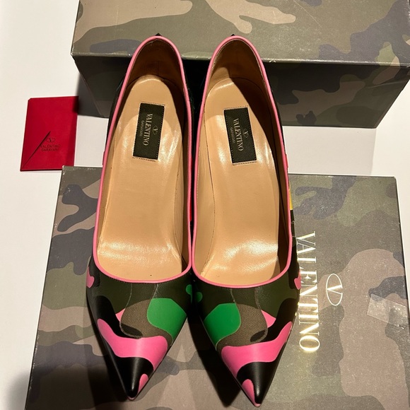 Authentic VALENTINO GARAVANI Psychedelic Camo Rockstud Pump - ONLY WORN TWICE - Picture 13 of 16